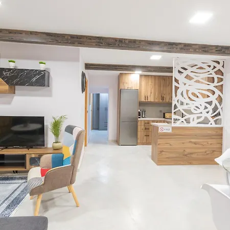 Socrates Terraced House Apartment *