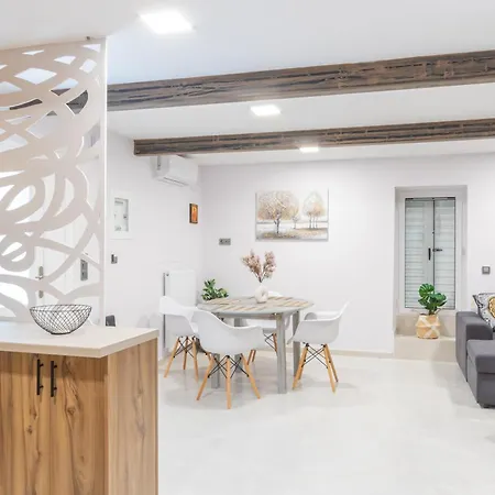 Apartment Socrates Terraced House