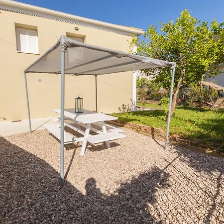 Socrates Terraced House * Khora