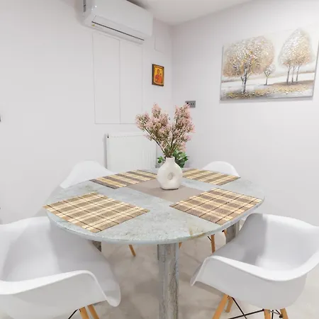 Socrates Terraced House Apartment *