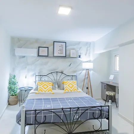 Socrates Terraced House Khora