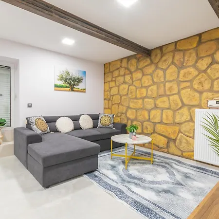 Socrates Terraced House Apartment