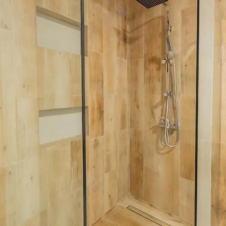 Socrates Terraced House * Khora