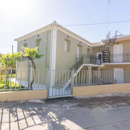 Socrates Terraced House Apartment *