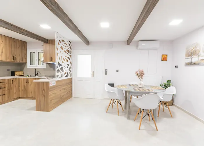 Socrates Terraced House * Khora