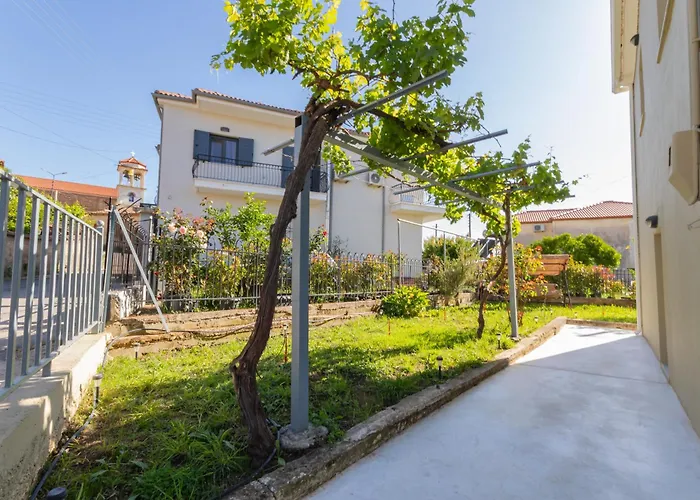 Socrates Terraced House Khora